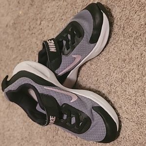 Girls Nike shoes size 13